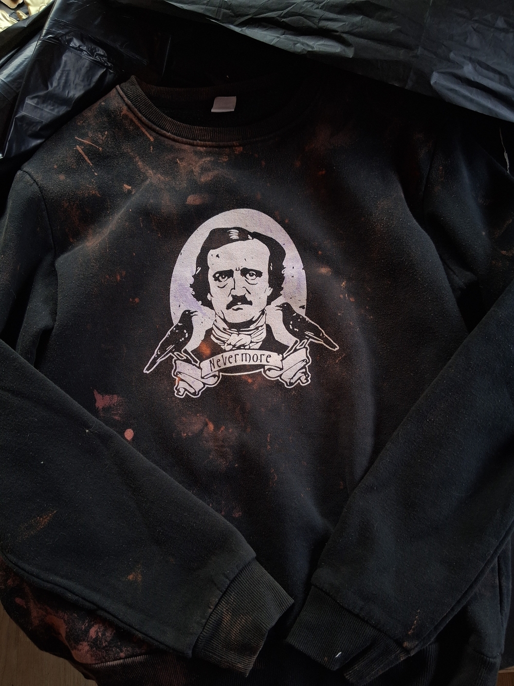Graphic Black Crewneck Sweatshirt with 'Nevermore' Design
